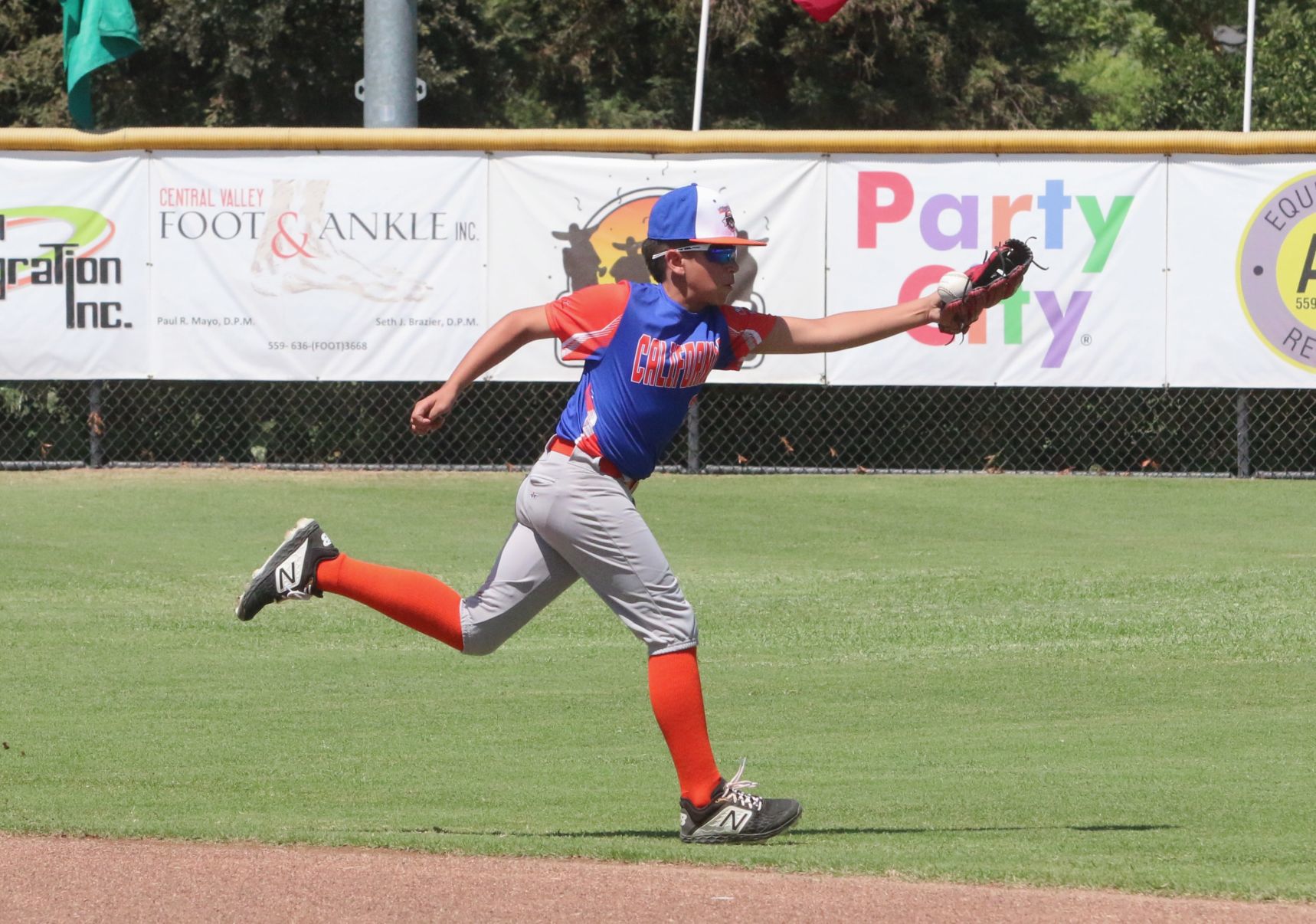 Contagious hitting, errors lifts Central California in World Series opener